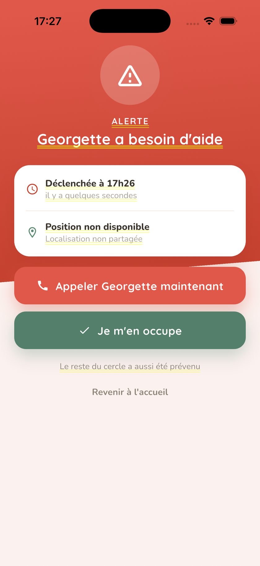 L'écran d'alerte reçu par un membre de la famille : le nom du proche, l'heure, et les actions possibles.